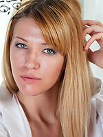 stunning blonde murrell
